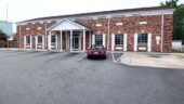 <b>Bennettsville - 29512 - </b>This building reminded Donna and I of an apartment building. Perhaps because it is a dead ringer for the architecture and style of one we lived in in Millington, TN. (07/15/07) Bennettsville - 29512