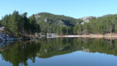 <b>Still Lake - </b>After leaving Mt Rushmore we found this lake on a road almost directly behind the carvings. (04/13/09) Still Lake