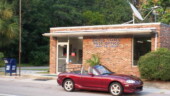 <b>Luray - 29932 - </b>We are pretty sure it was just a firecracker that made a popping sound from somewhere behind this Post Office, but not wanting to take any chances we got back in the Miata quickly and headed for our next town. (08/18/07) Luray - 29932
