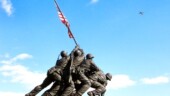 <b>Iwo Jima Memorial 1 - </b>After getting our room Wednesday at lunchtime, we walked the 3 blocks to the Iwo jima Memorial. Airliners taking off from Ronald Reagan National Airport flew over about every 30 seconds. (03/02/05) Iwo Jima Memorial 1