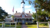 <b>St. Simon's Island Lighthouse - </b> Four bucks gets you into an interesting little museum and lets you walk up the hundred odd steps to the top where you get a really good 360? view of, well, St Simon's Island. (11/20/06) St. Simon's Island Lighthouse