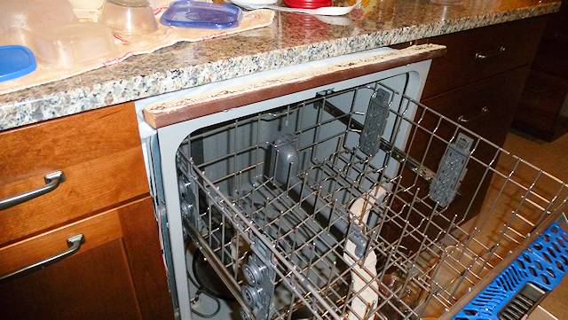 Dish Washer Tries To Escape