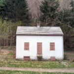 <b>Lock House - </b>Before dinner, Donna, Sally, Sally's brother-in-law and I took a brisk (in more ways than one) two mile walk along the tow path of the Chesapeake & Ohio canal. (04/09/2007) Lock House