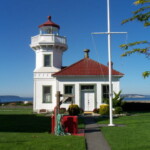 <b>Mukilteo Lighthouse - </b>Our first couple of nights were spent in a B & B in Mukilteo, WA. We arrived in town with an address and no map. We followed the main road to the end and parked at the waterfront discovering this cute little light house, Light Station Mukilteo. Of the few people we asked where our lodging was only one seemed to know where it was and gave us directions. Of course they were way off causing to drive in circles until we got the innkeeper on the phone. (09/29/06) Mukilteo Lighthouse