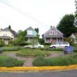 <b>Cul-De-Sac - </b>This is the little cul-de-sac right off downtown that Scott, sister Sandy and their mom rented on when they first moved here 15 years ago. We think it was the purple house, but could be wrong. (05/26/07) Cul-De-Sac