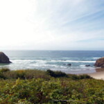 <b>Other Rocks 1 - </b>Just down the highway a bit there is a lookout with views of a couple more big rocks. (10/02/06) Other Rocks 1