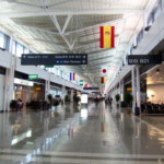 <b>Terminal B - </b>This looked like the newest terminal at Dulles. It was not very crowded, perhaps all the gates weren't in use yet. We ate at a Fudruckers here before heading over to our gate for the flight home. (04/15/2007) Terminal B