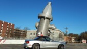 <b>Giant Human Creations 01 - Busted Plug: </b>The World's Largest Fire Hydrant was unveiled in 2001 by Columbia, SC artist Blue Sky. It originally had a fountain of water at its base to complete the image of a hydrant accidentally backed into by a (giant) car. (1/28/17)