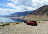<b>Walker Lake</b> - We stop for a leg stretch and a bit of geocaching
at this big lake just north of Hawthorne, NV. (05/20/2018)